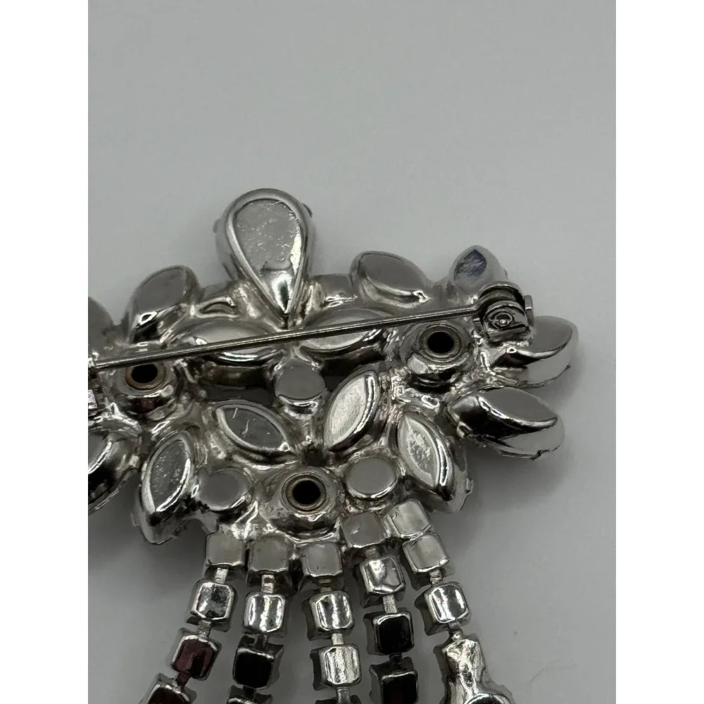 Vintage Clear Rhinestone Flower Dangle Brooch‎ Pin Silver Tone Unsigned